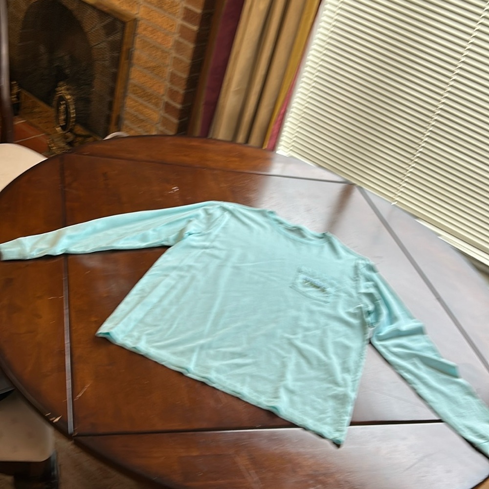 men’s m long sleeve tshirt gently worn VV brand aqua soft fabric